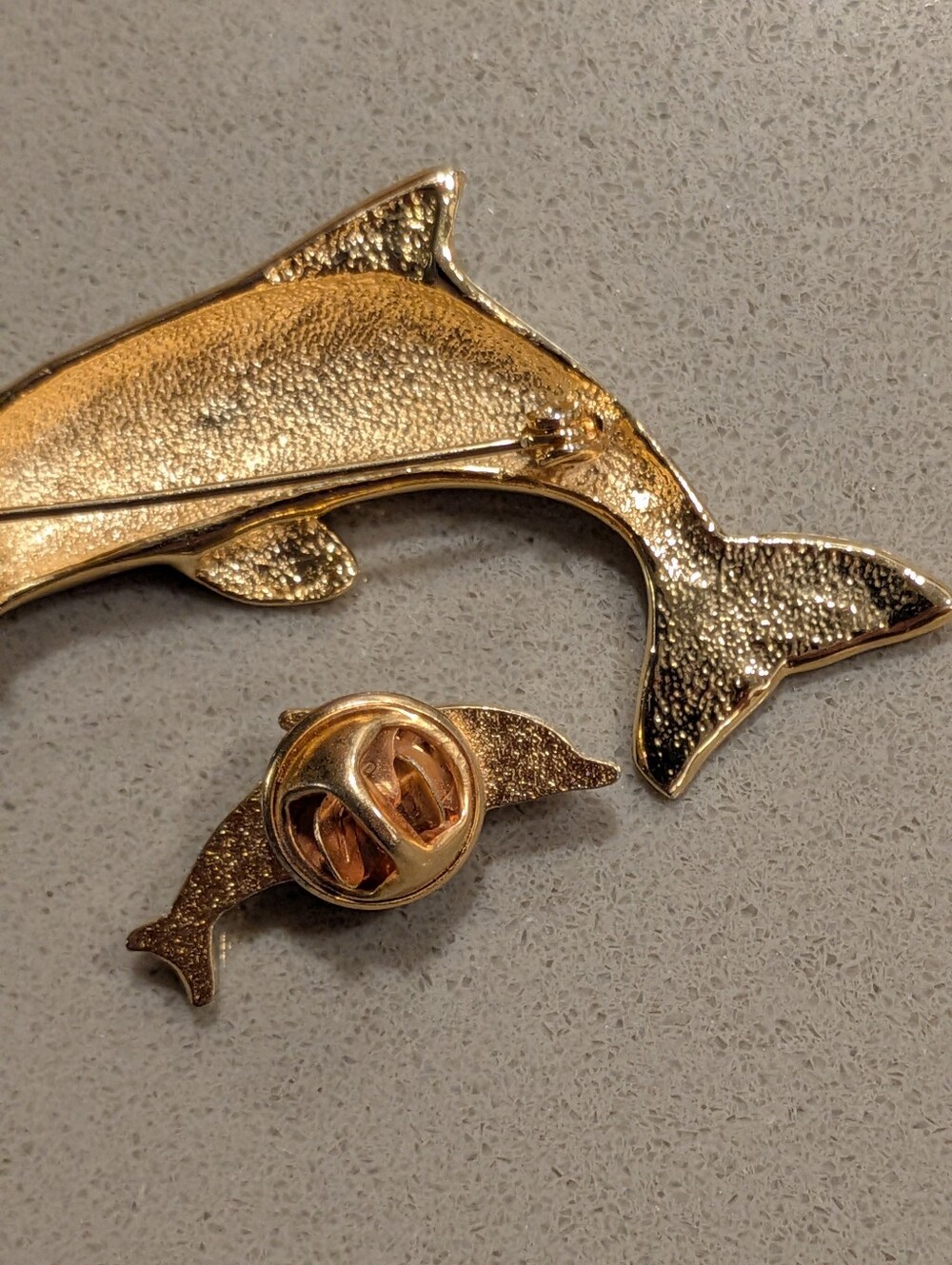 Vintage Lot 2 Gold Dolphin Broochs Pins Pearl Detail Coastal Grandma Beach Vibes - Picture 10 of 12